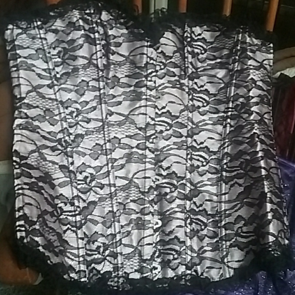 Corsets size 40 , 3 lovers lane new